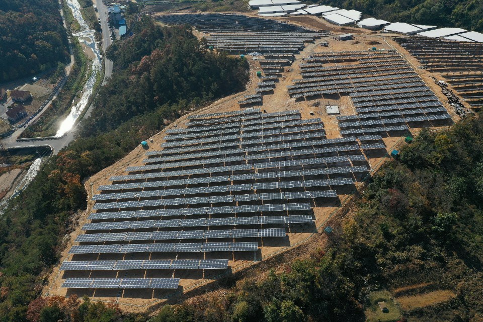 Pannello solare commerciale OEM di tipo P 132 celle, piastra solare fotovoltaica da 650 W